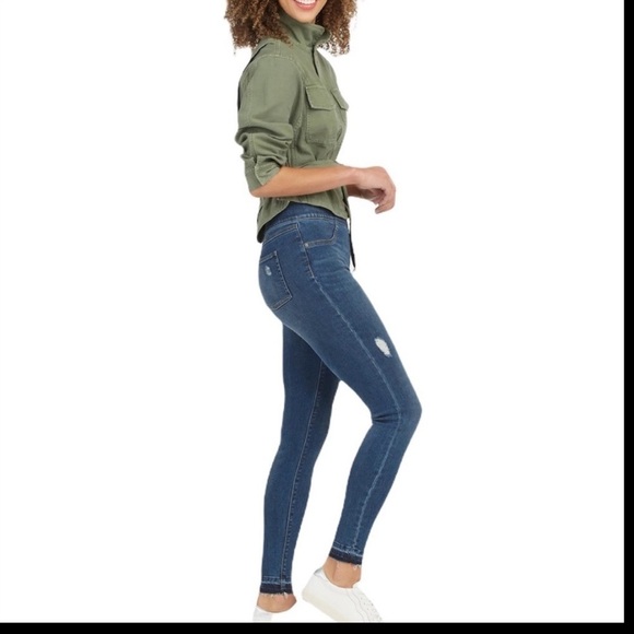 NWT’S SPANX Distressed Ankle Skinny Jeans, Medium Wash SZ Large - Picture 2 of 6